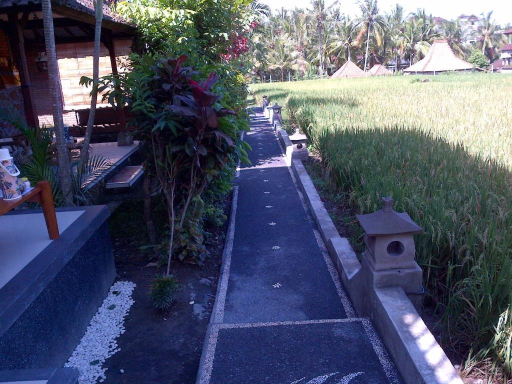 Puji Hostel And Bungalow Ubud Exterior photo